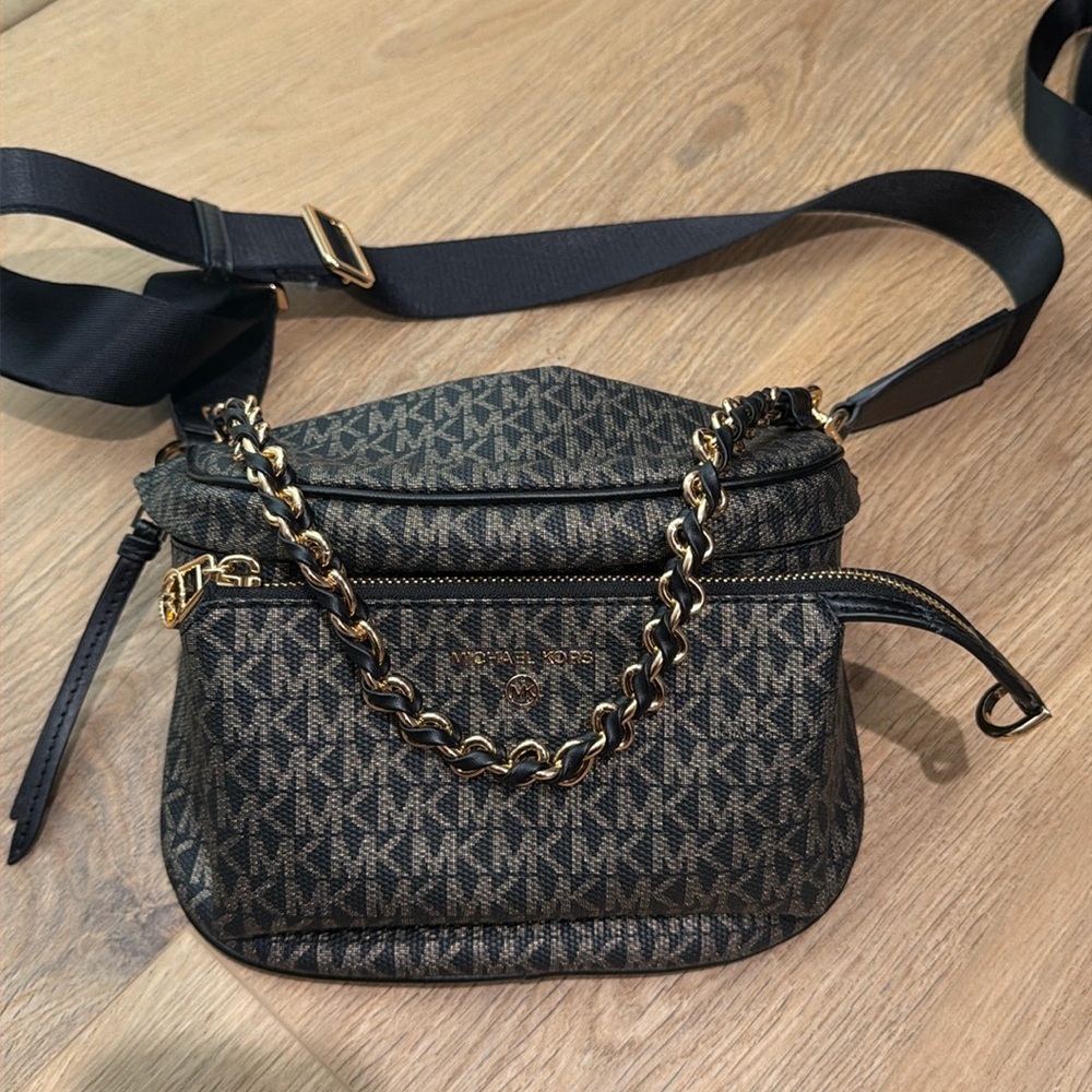Used 1x Michael Kora belt bag